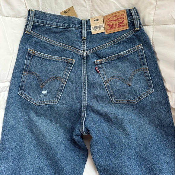 Levi’s Ribcage Ankle Straight Jean - Picture 12 of 13